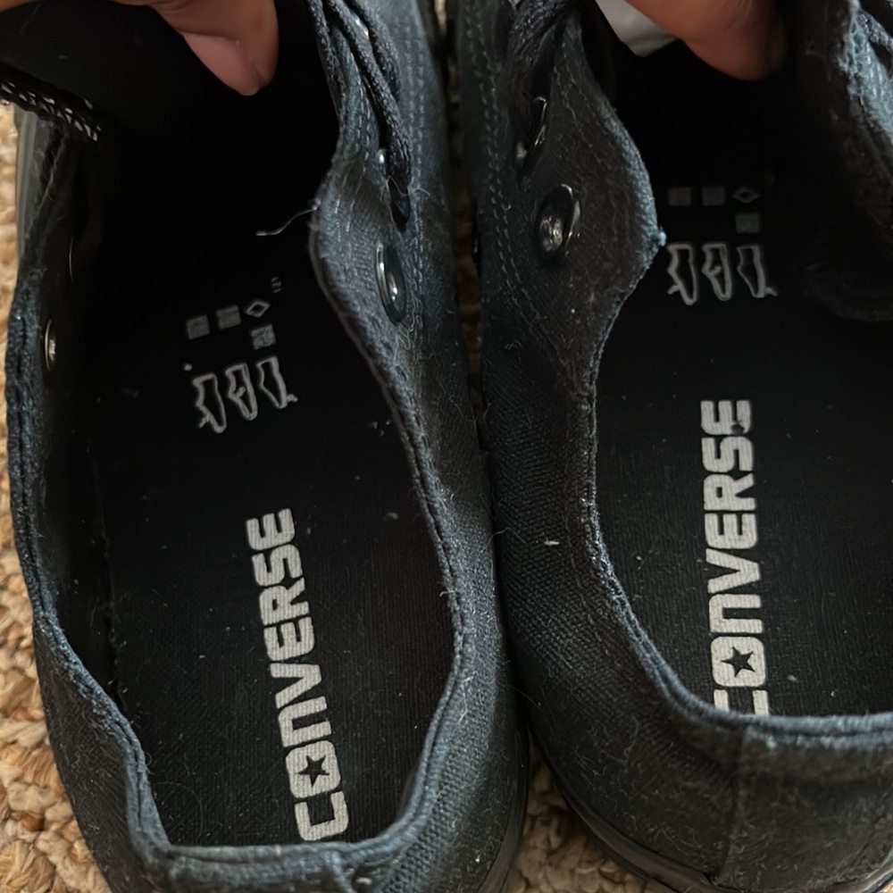 Black converse - Picture 3 of 7